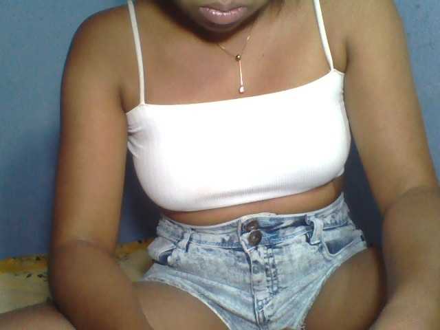 Rose-Bler live cam on BongaCams
