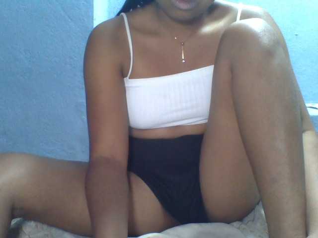 Rose-Bler live cam on BongaCams