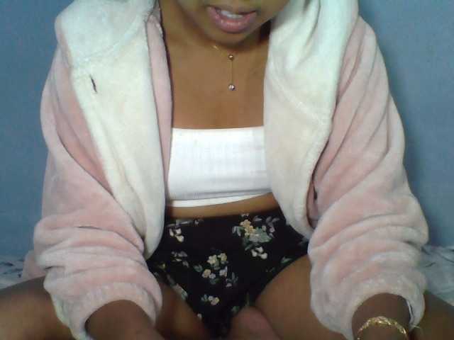 Rose-Bler live cam on BongaCams