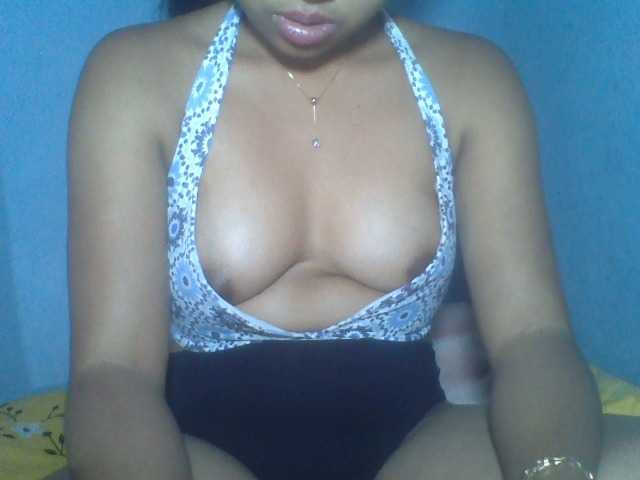 Rose-Bler live cam on BongaCams