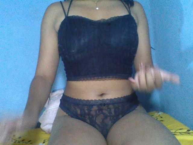 Rose-Bler, live now on BongaCams