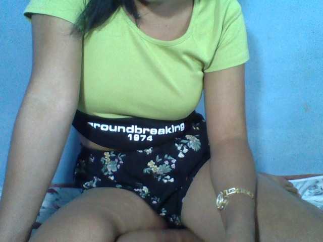 Rose-Bler live cam on BongaCams