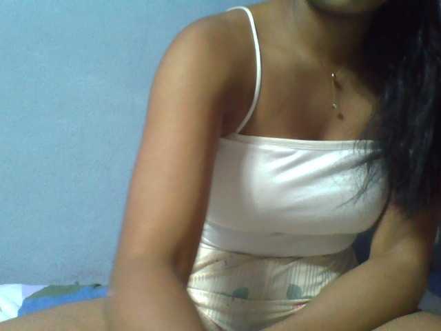 Rose-Bler live cam on BongaCams
