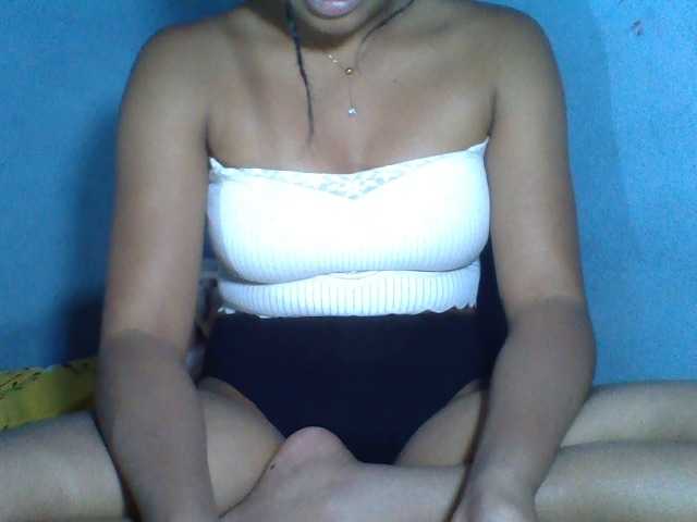 Rose-Bler live cam on BongaCams