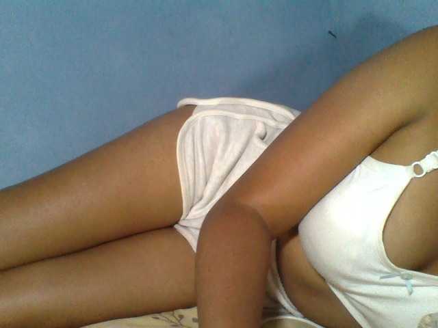 Rose-Bler live cam on BongaCams