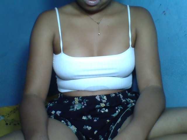 Rose-Bler live cam on BongaCams