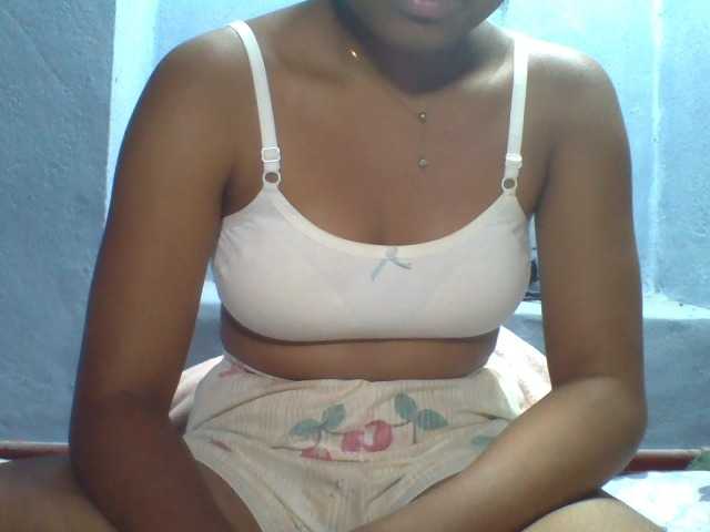 Rose-Bler live cam on BongaCams