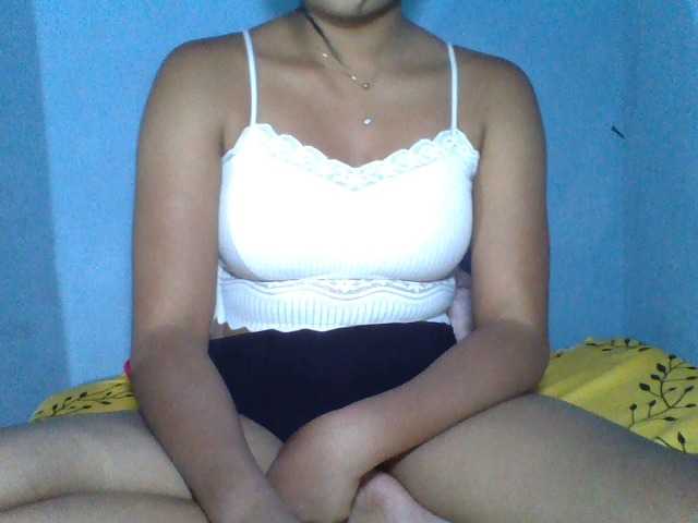 Rose-Bler live cam on BongaCams