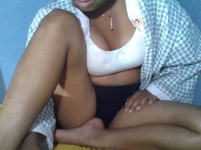 Rose-Bler live cam on BongaCams