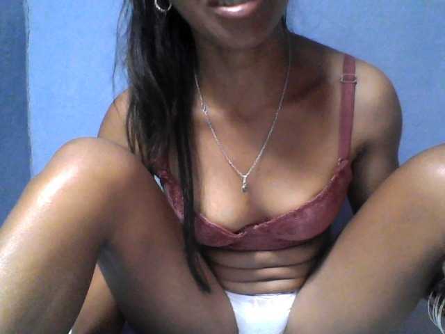 Rose-Bler live cam on BongaCams