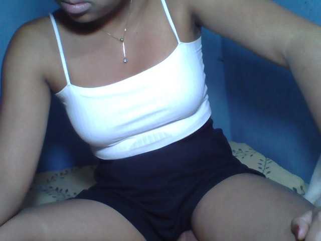 Rose-Bler live cam on BongaCams