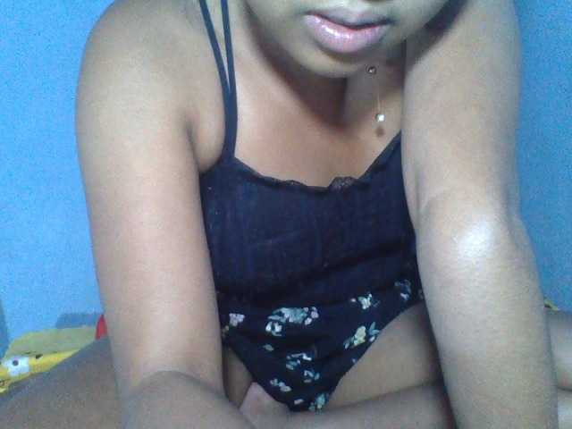 Rose-Bler live cam on BongaCams