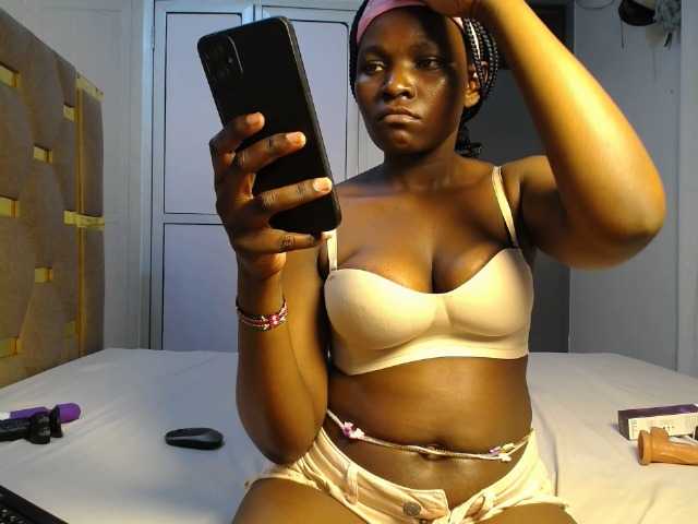 kissytrouble live cam on BongaCams
