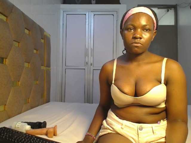 kissytrouble live cam on BongaCams