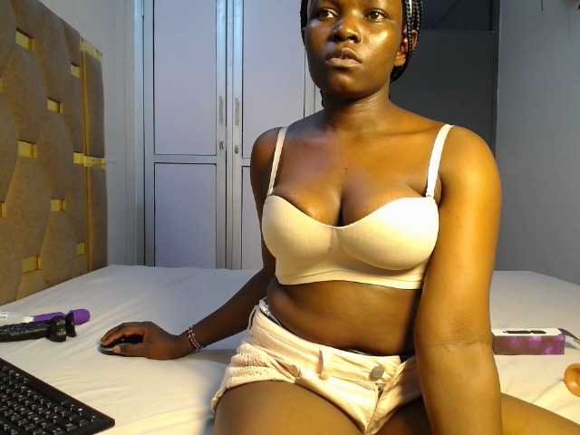 kissytrouble live cam on BongaCams