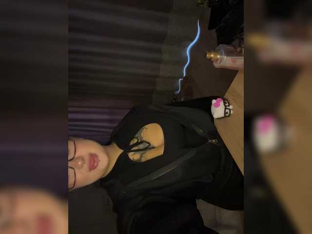 Selena5