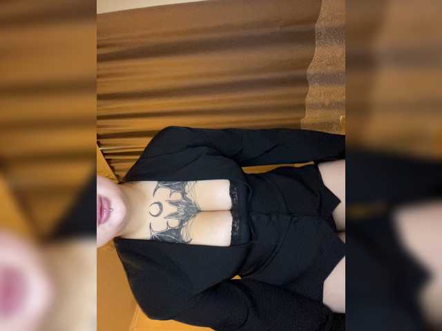 Selena5 live cam on BongaCams