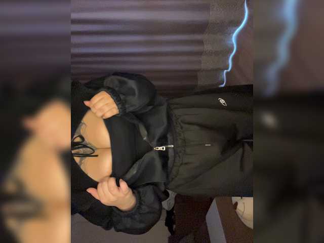 Selena5