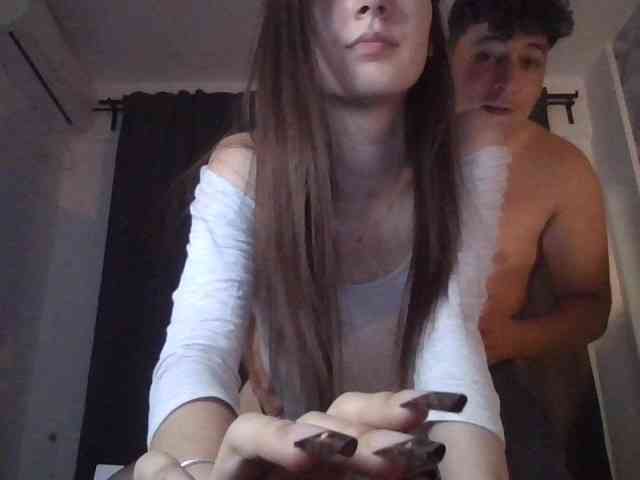 Modella: HornyCouplea