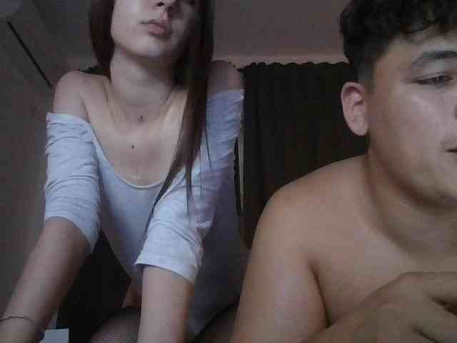 Modella: HornyCouplea