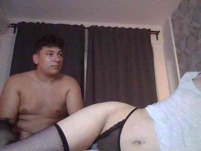Modella: HornyCouplea