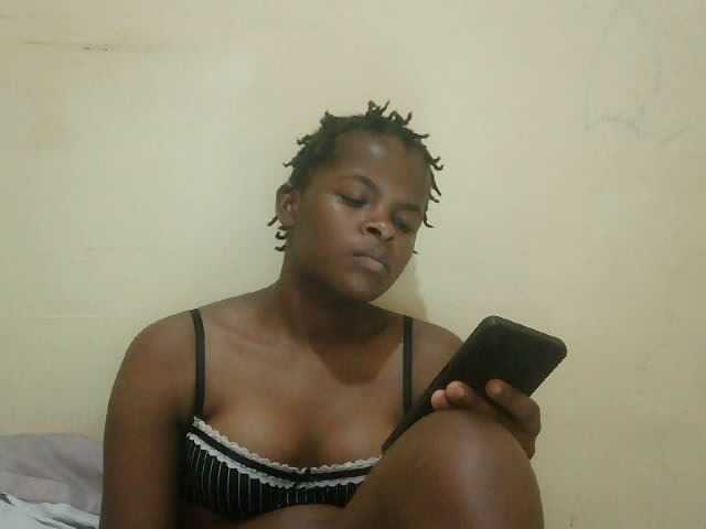 Cute-lizah live cam on BongaCams