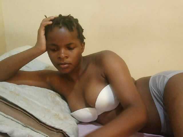 Cute-lizah live cam on BongaCams