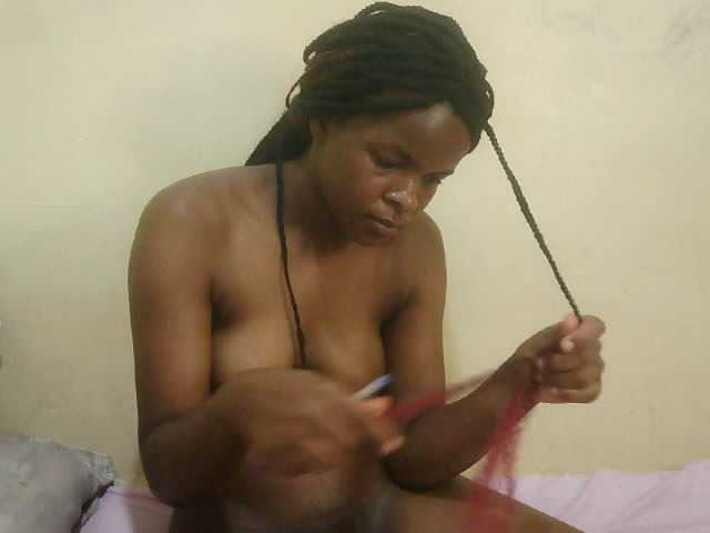 Cute-lizah live cam on BongaCams