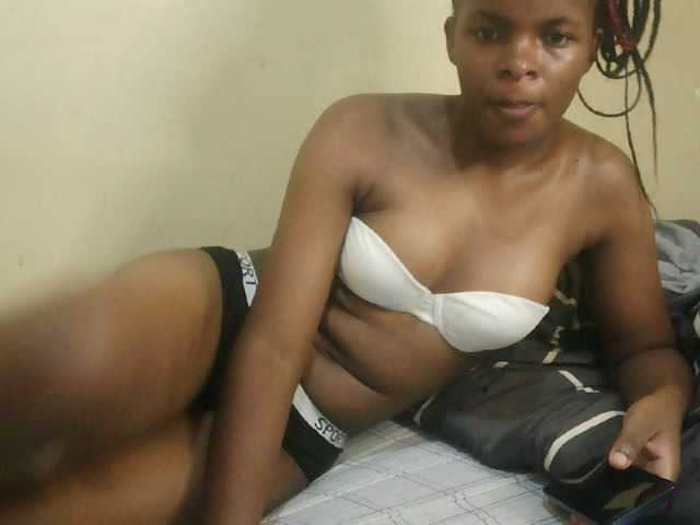 Cute-lizah live cam on BongaCams