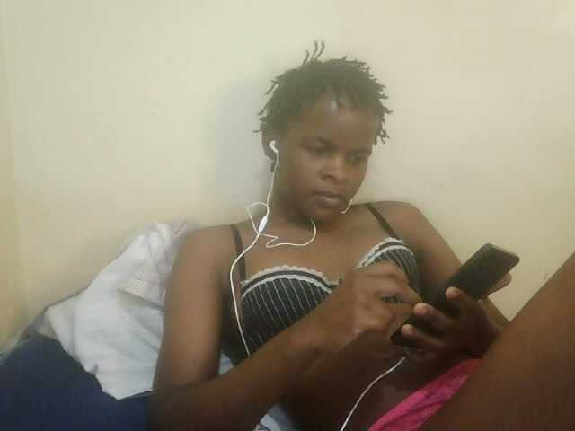 Cute-lizah live cam on BongaCams