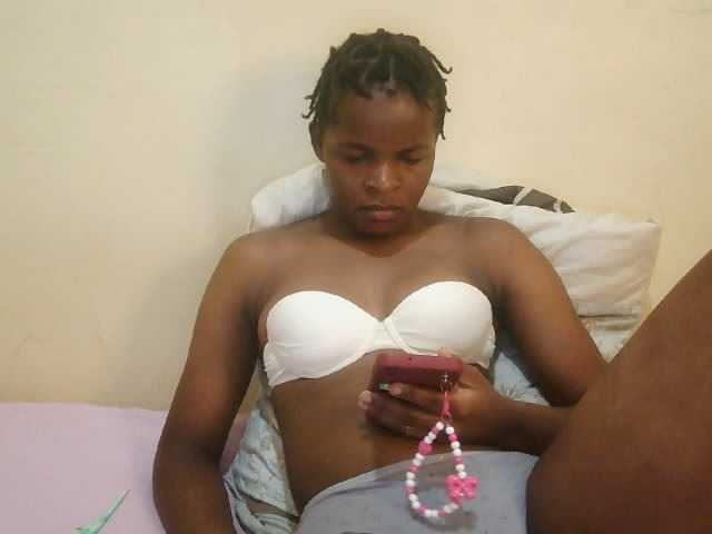 Cute-lizah live cam on BongaCams