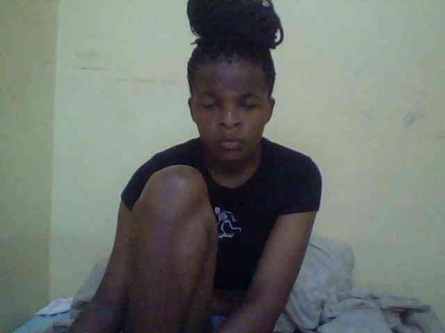 Model: Cute-lizah
