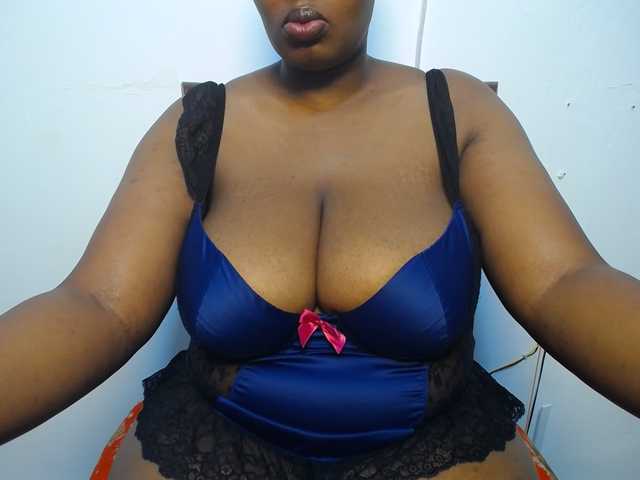 le modèle Sexydoll888 est en webcam porno dans un show sur le site bongacams, il possède les tags suivants: Ebony,Brunette,Trimmed