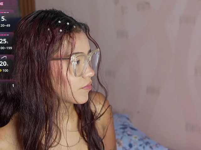 skinnylittlemommy live cam on BongaCams