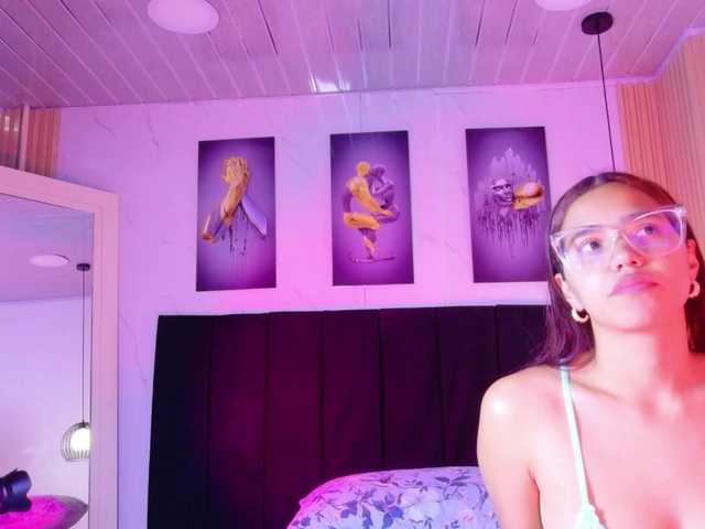 skinnylittlemommy live cam on BongaCams