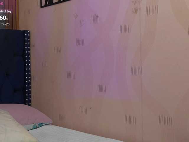 skinnylittlemommy live cam on BongaCams