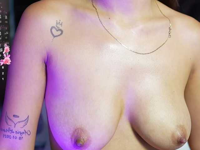 skinnylittlemommy live cam on BongaCams