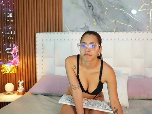 skinnylittlemommy live cam on BongaCams