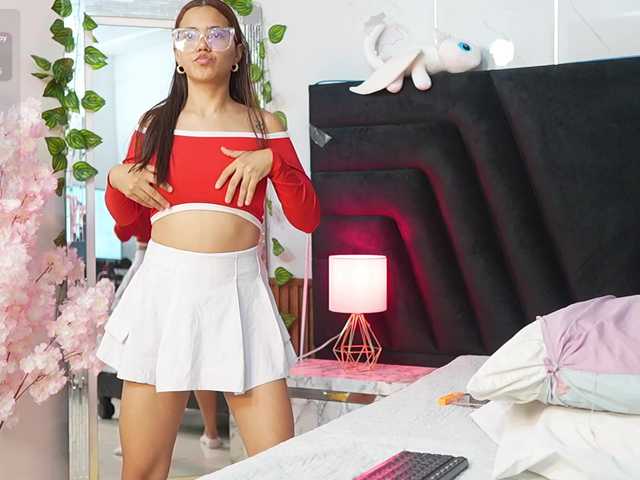 skinnylittlemommy live cam on BongaCams
