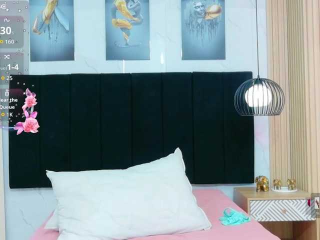 skinnylittlemommy live cam on BongaCams