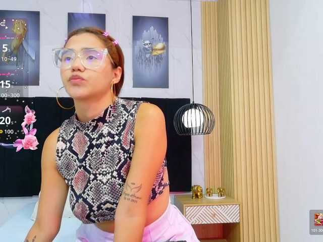 skinnylittlemommy live cam on BongaCams