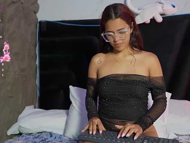 le modèle skinnylittlemommy est en webcam porno dans un show sur le site bongacams, il possède les tags suivants: Latino/Hispanic,Brunette,Shaved