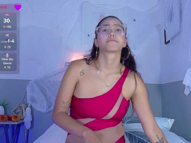 skinnylittlemommy live cam on BongaCams