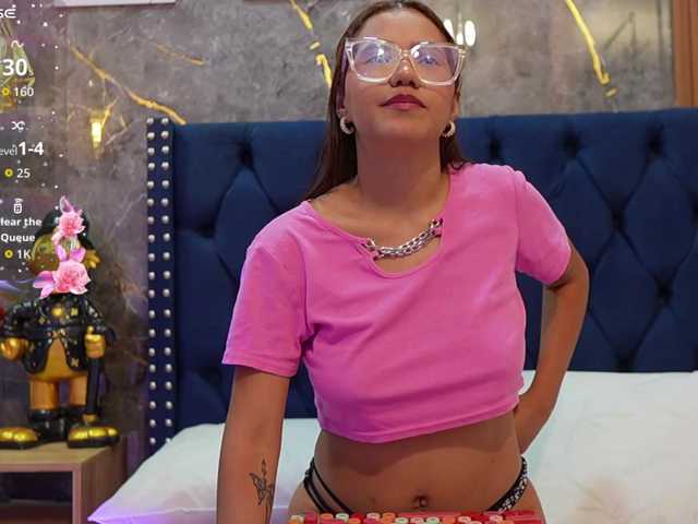 skinnylittlemommy live cam on BongaCams
