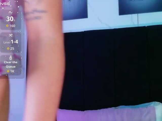 skinnylittlemommy live cam on BongaCams