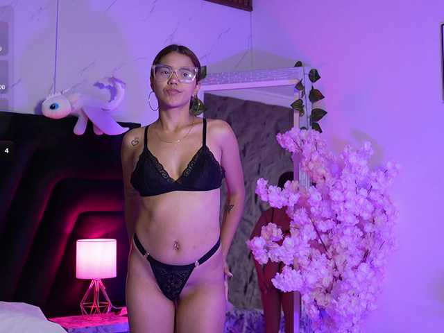 skinnylittlemommy live cam preview