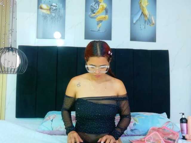 skinnylittlemommy live cam on BongaCams