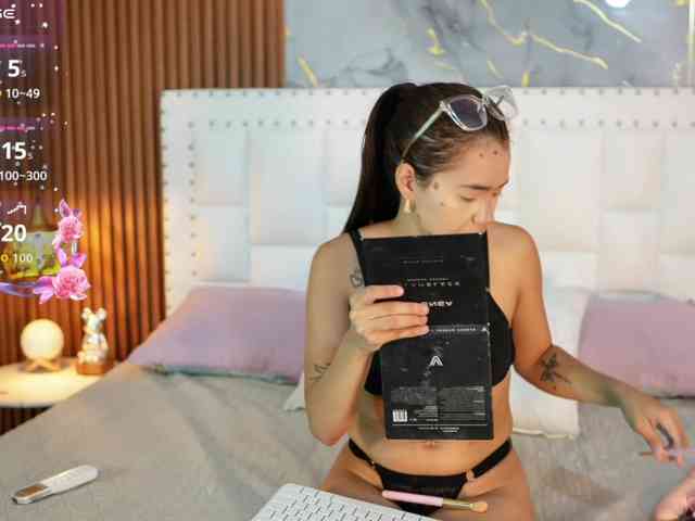 skinnylittlemommy webcam