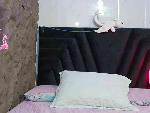 skinnylittlemommy's webcam live show