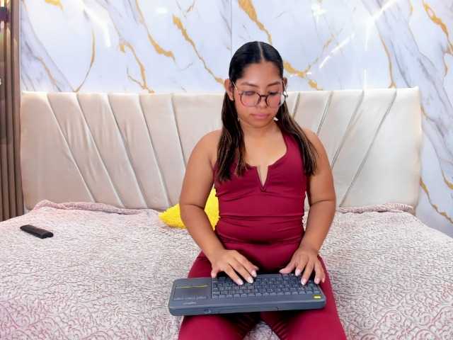 sweetemily-x live cam on BongaCams